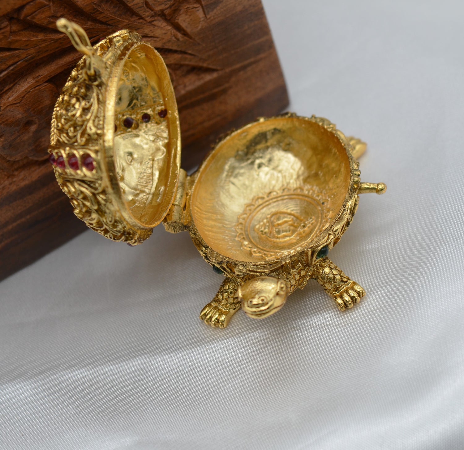 Tortoise Design With Kemp Stone Sindoor Box