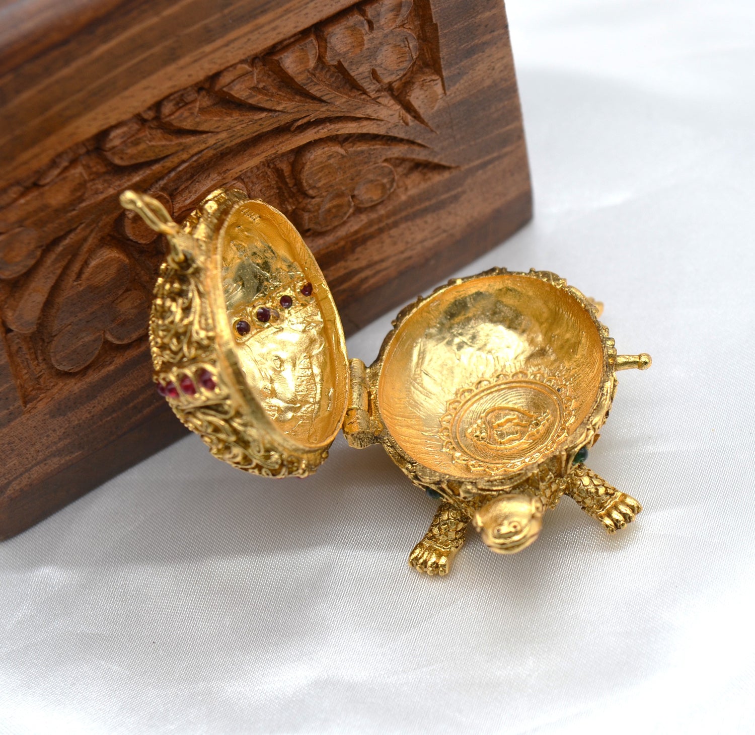 Tortoise Design With Kemp Stone Sindoor Box