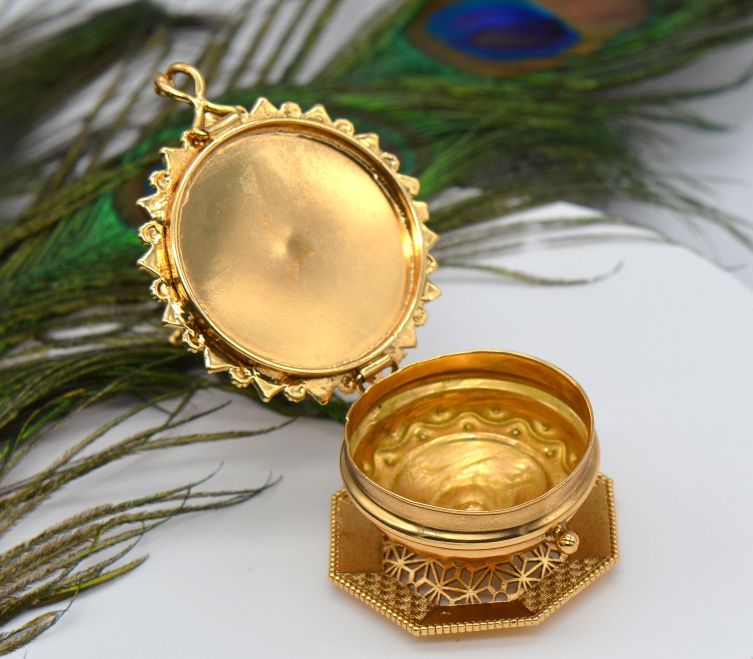 Radha Krishna With Flute Sindoor Box