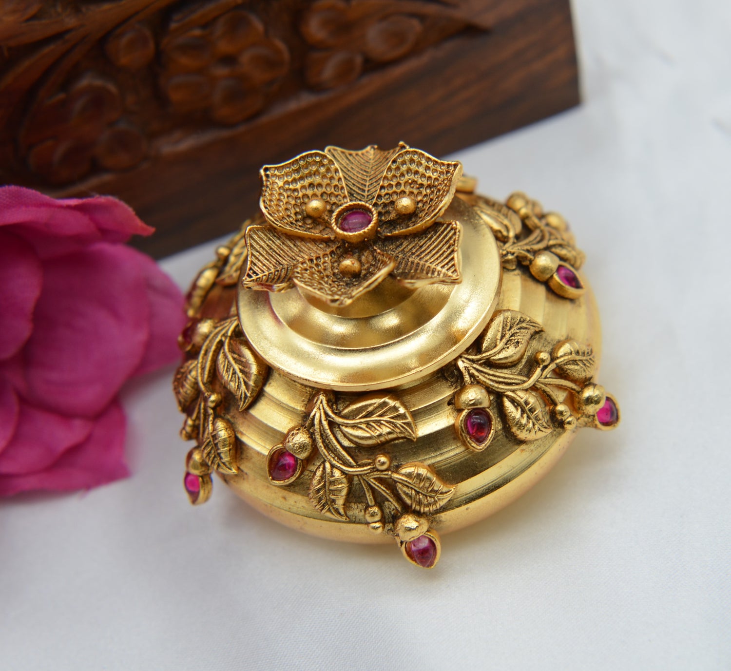 Leaf Round Shape Lakshmi Sindoor Box