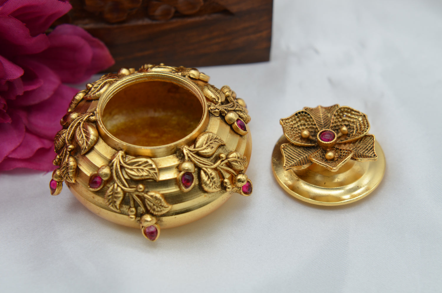 Leaf Round Shape Lakshmi Sindoor Box
