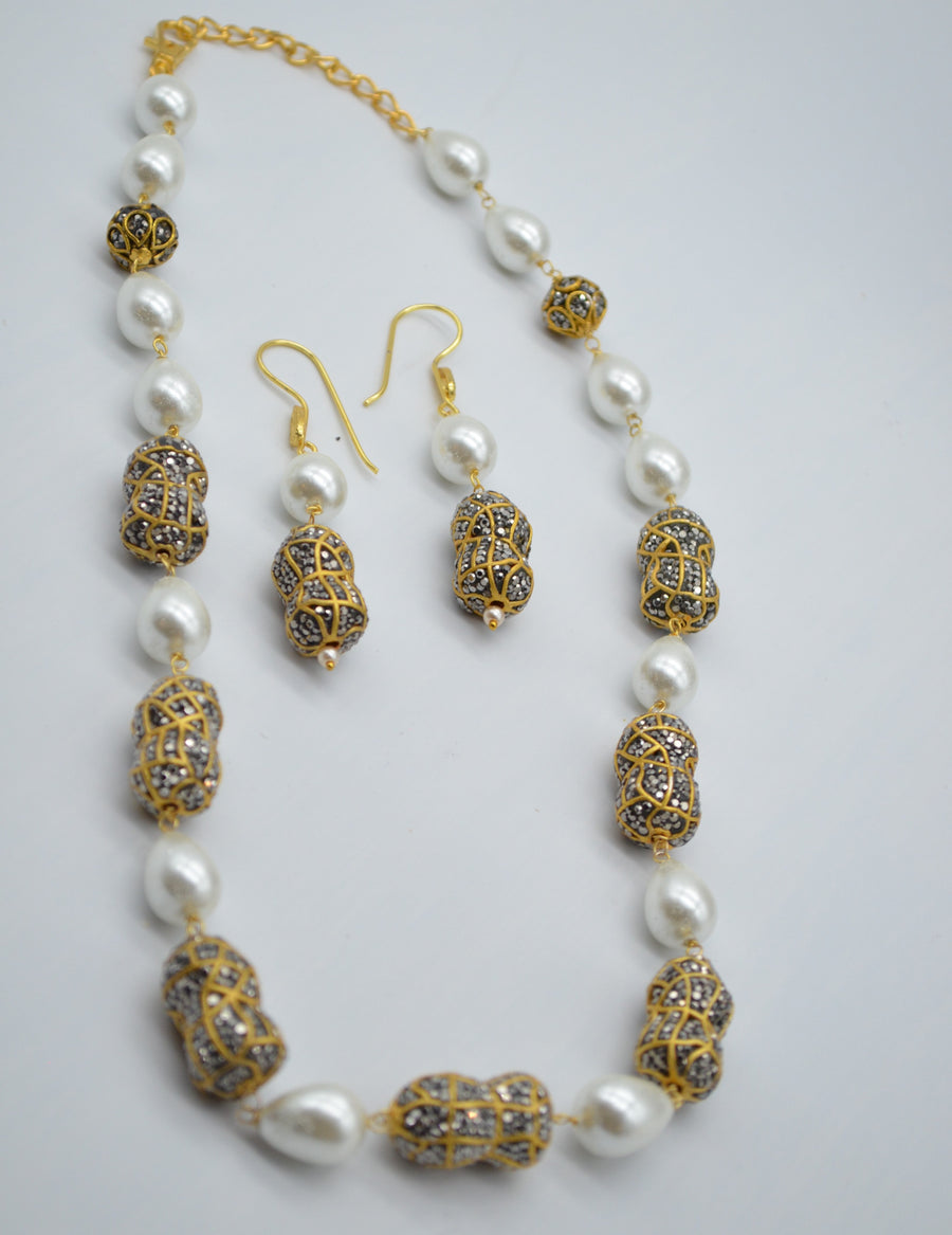 Pearl Single Layered Victorian Beads Necklace Set Necklaces