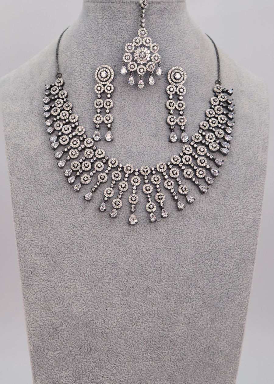 White American Diamond Drop Dangling Necklace Set With Maang Tikka