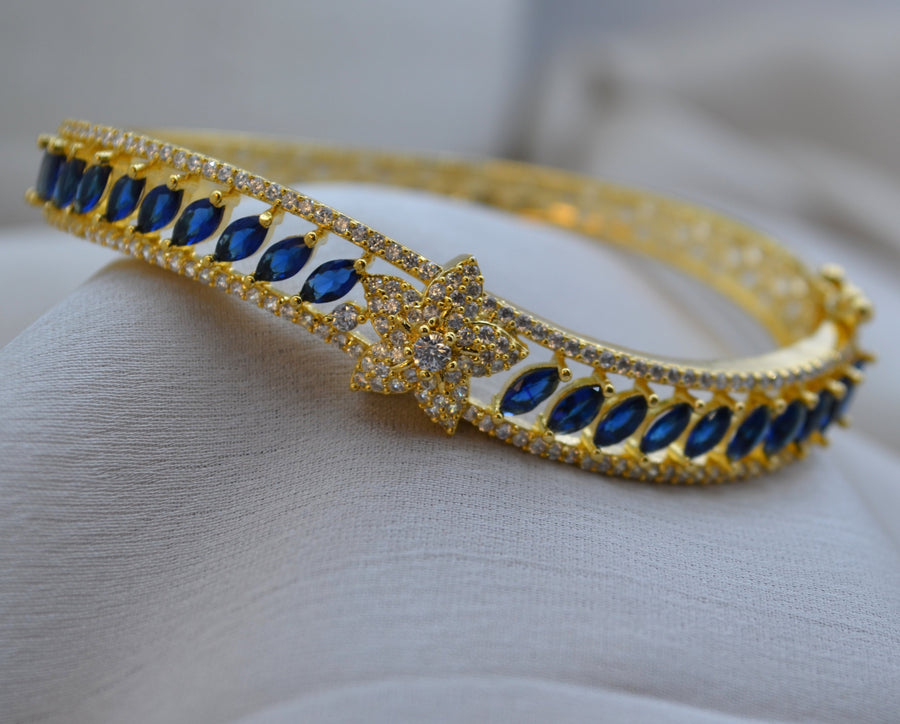 Simple Floral Cz Studded Monalisa Stone Openable Bracelet Sapphire Bracelets