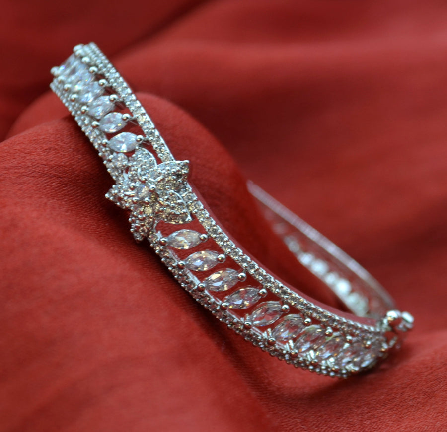 Simple Floral Cz Studded Monalisa Stone Openable Bracelet Bracelets