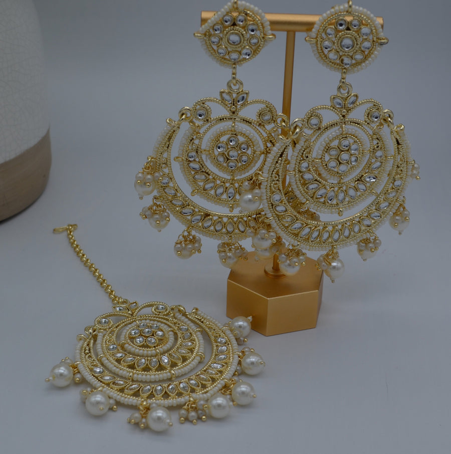 Sarah Kundan Necklace Set With Tikka Necklaces