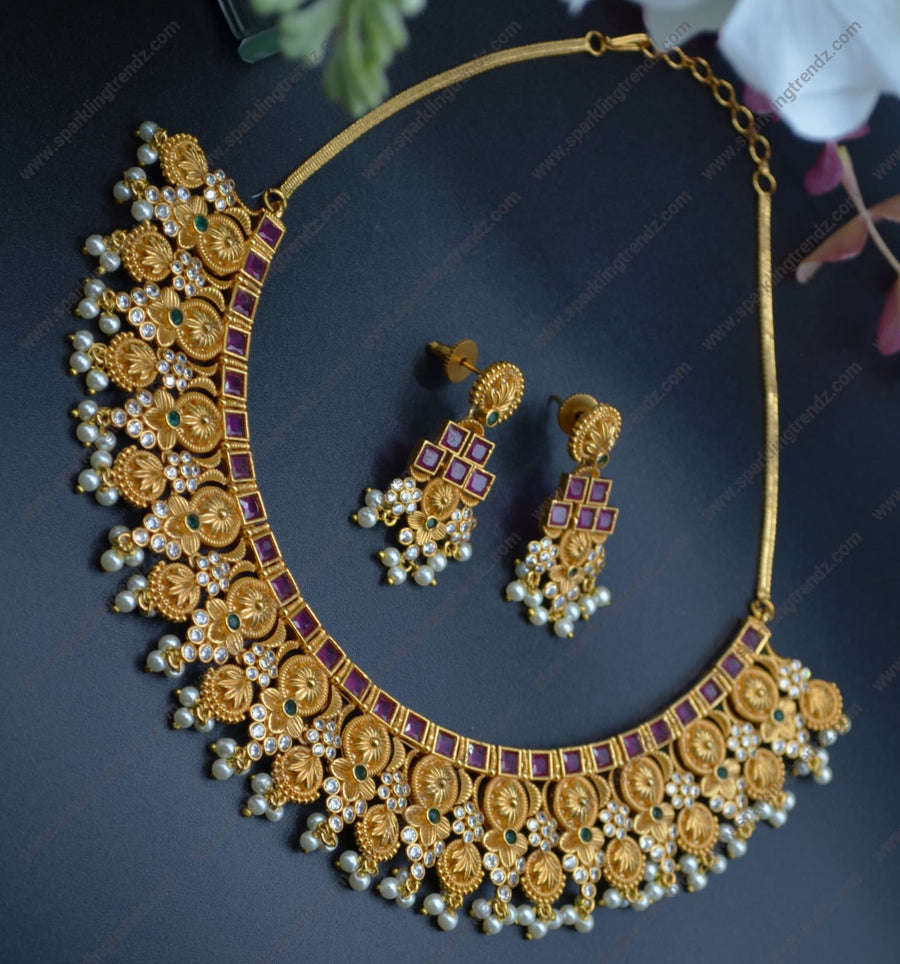Traditional Cutwork Precious Kemp Stone Ad Necklace Set Necklaces